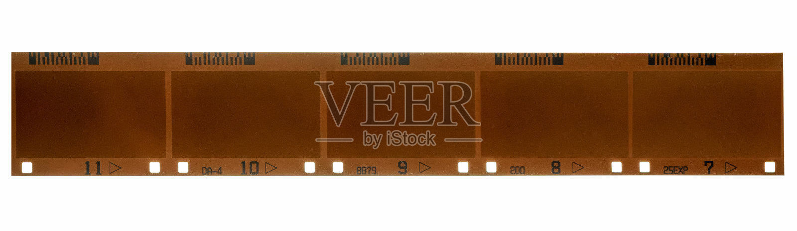 真实处理的APS胶片乳剂(24毫米)与空或空白框架，先进的摄影系统胶片材料上的白色背景，磁带与信息交换照片摄影图片