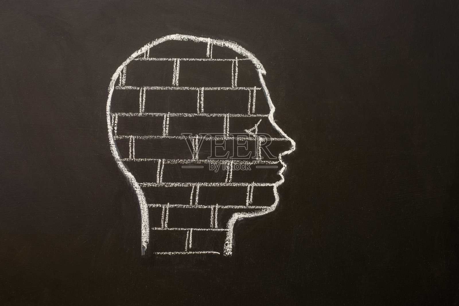 人脑与砖墙：象征思维障碍照片摄影图片