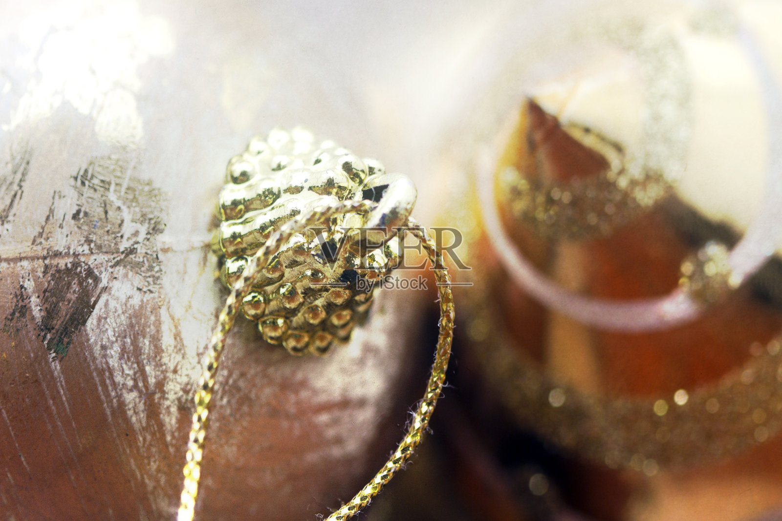 桌上珠宝特写镜头照片摄影图片