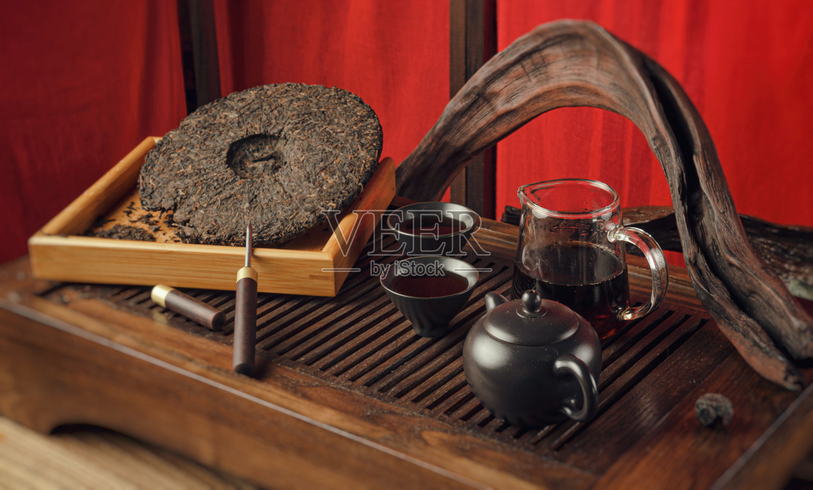 茶几与器具茶壶，杯子煎饼和茶沈普洱照片摄影图片