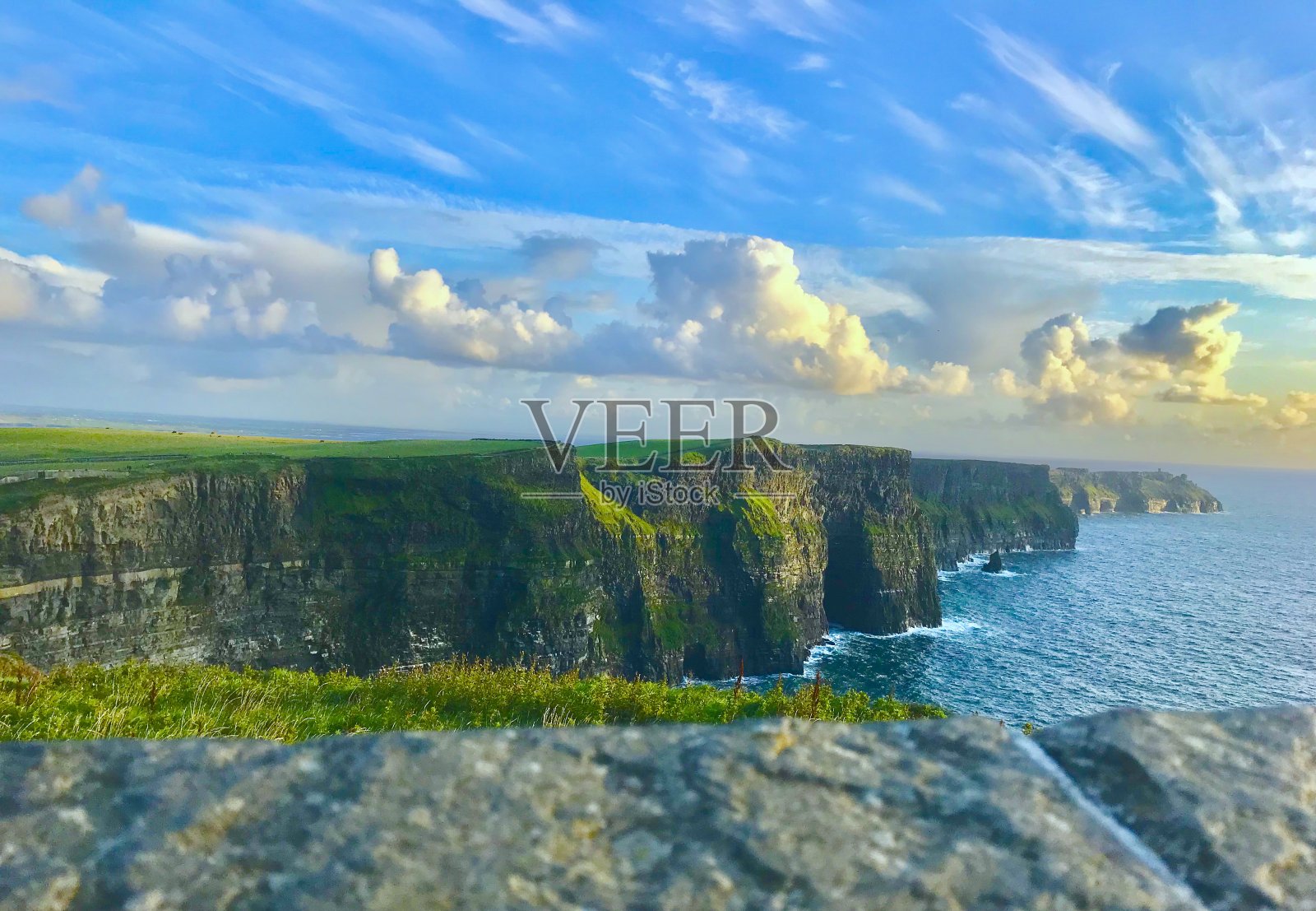 莫赫的悬崖景观。照片摄影图片