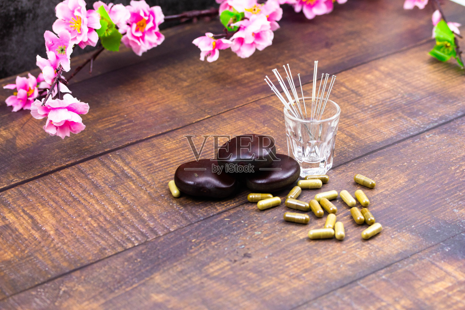 艾辊臂上理念中医治疗静物生活方式照片摄影图片