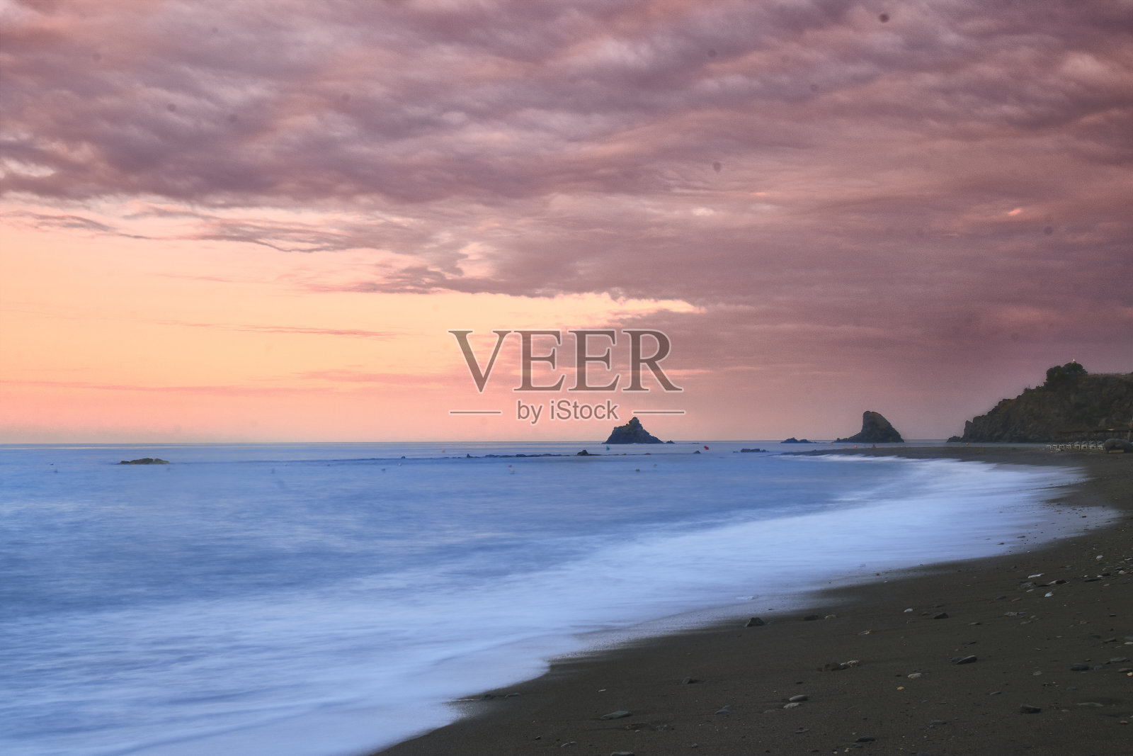 沙滩上的日出照片摄影图片