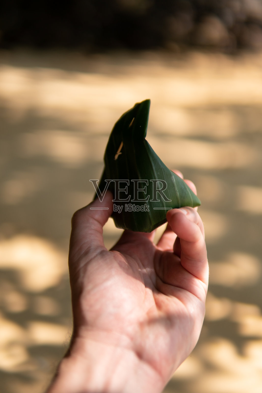 泰国当地食物。香蕉叶糯米饭照片摄影图片