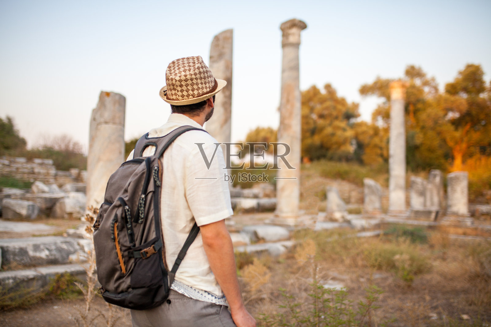 探索古城的人照片摄影图片