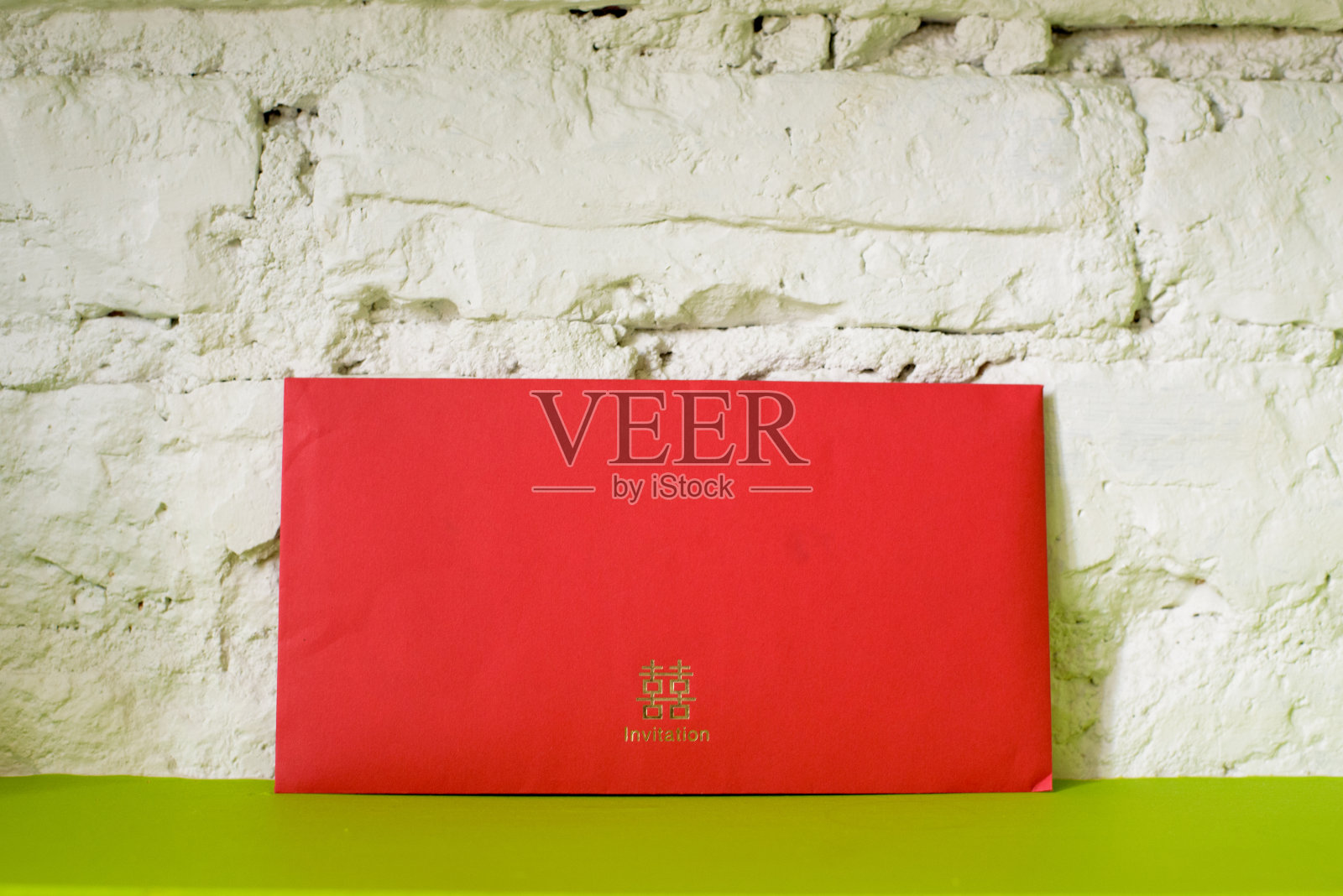 中式婚礼请柬和信封照片摄影图片