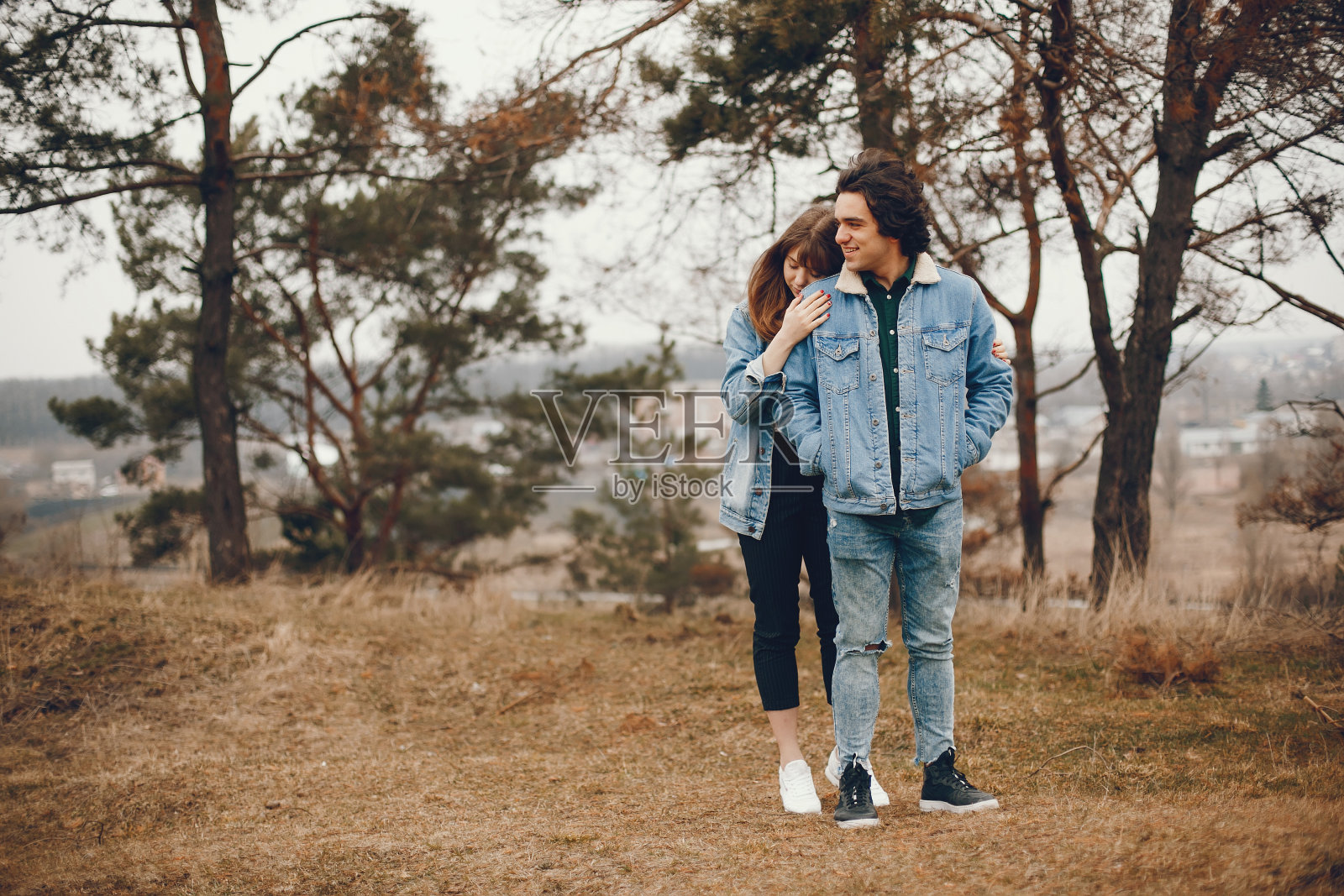 秋天的夫妇照片摄影图片