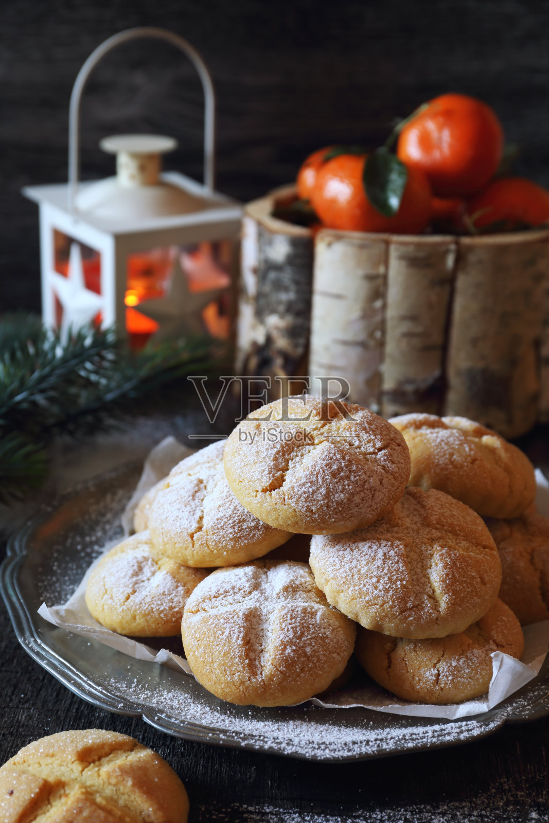 冬天的烘烤。自制的橘子饼干照片摄影图片