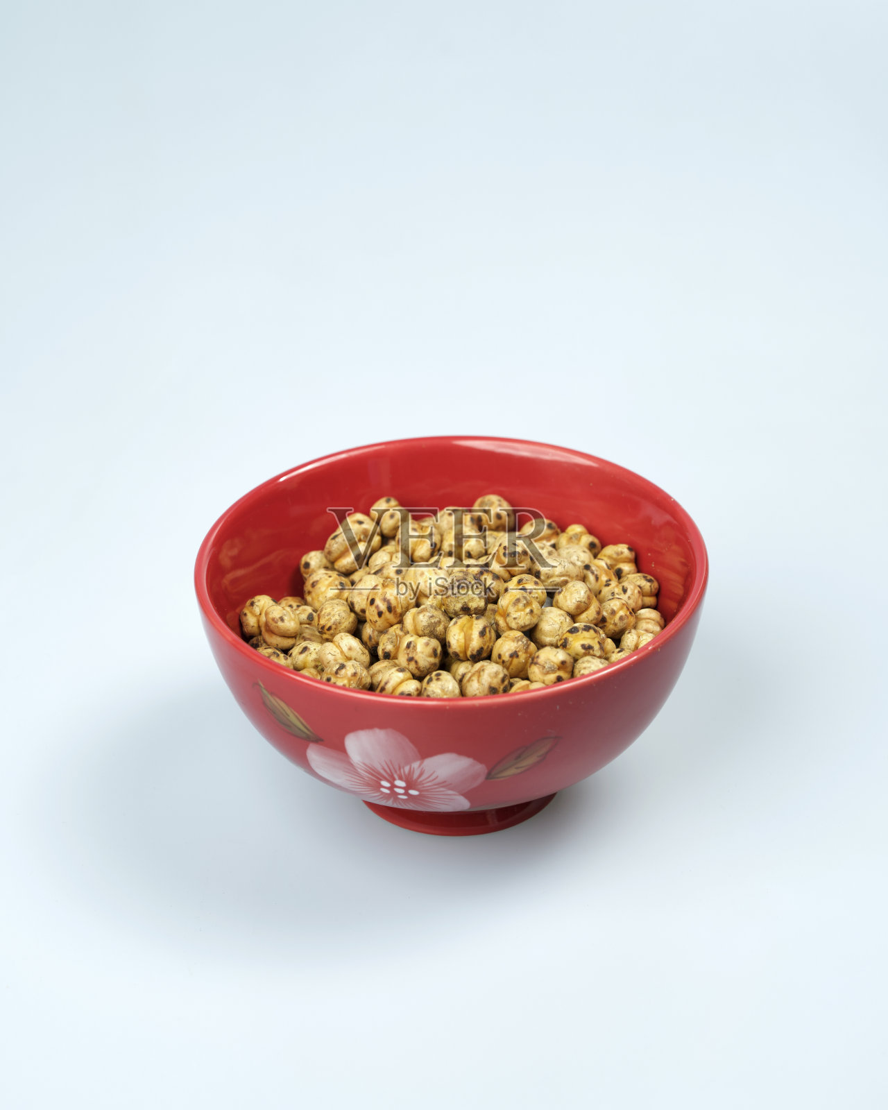 红碗烤黄鹰嘴豆照片摄影图片