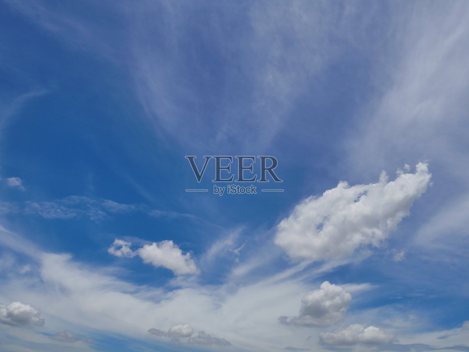 蓝天白云相伴照片摄影图片