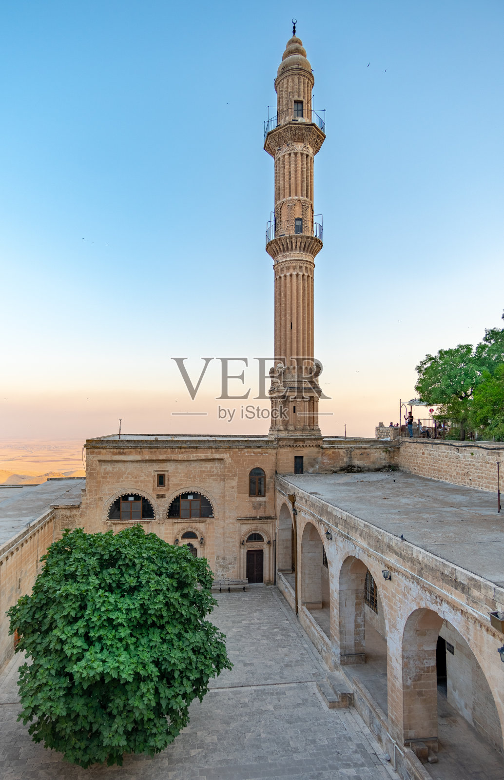 Mardin的清真寺和庭院照片摄影图片