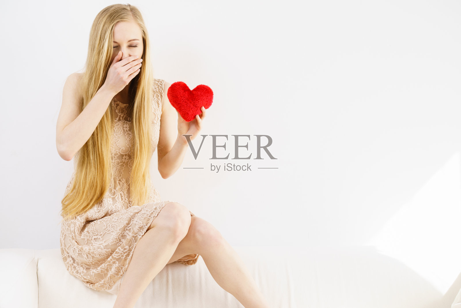 情人节悲伤的女人照片摄影图片