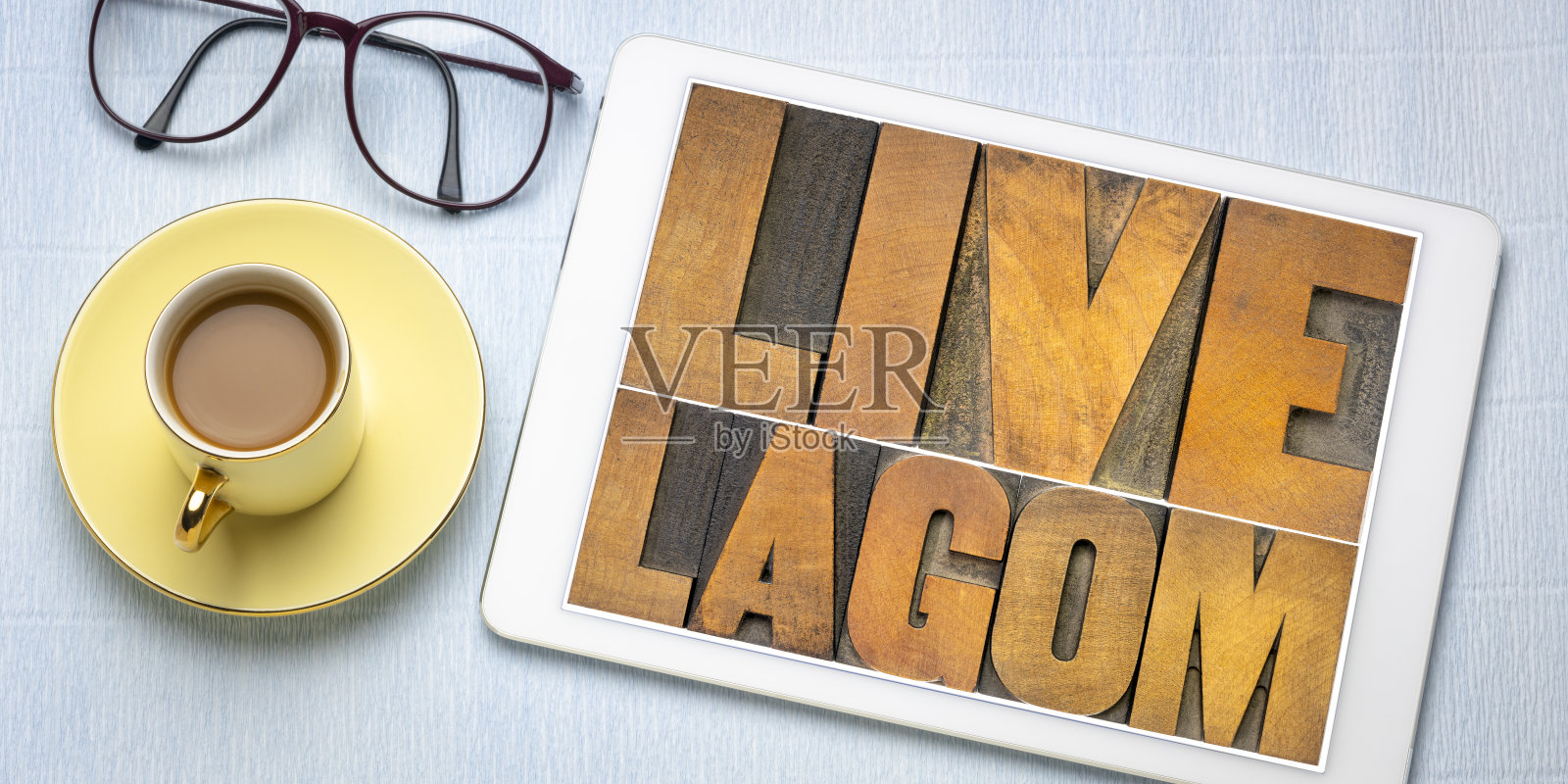 活lagom字抽象木型照片摄影图片