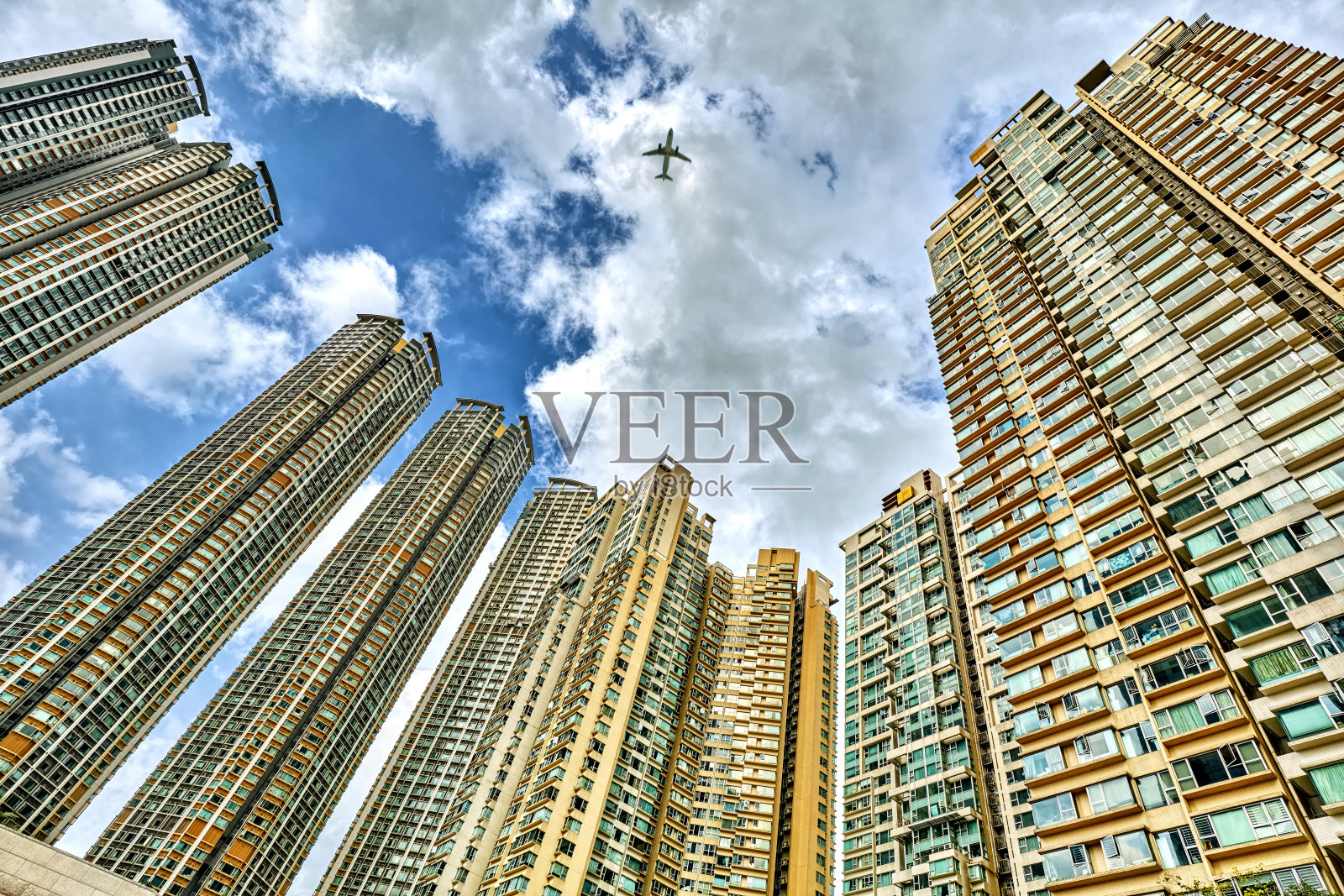 眺望香港的高楼大厦。照片摄影图片