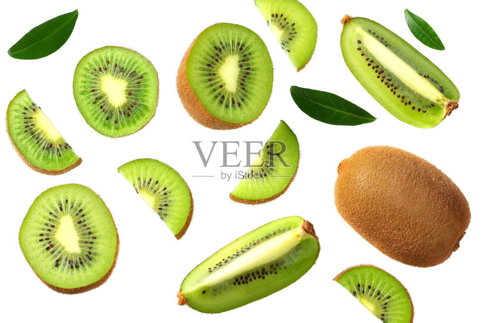 猕猴桃的切片和绿叶孤立在白色的背景。俯视图照片摄影图片