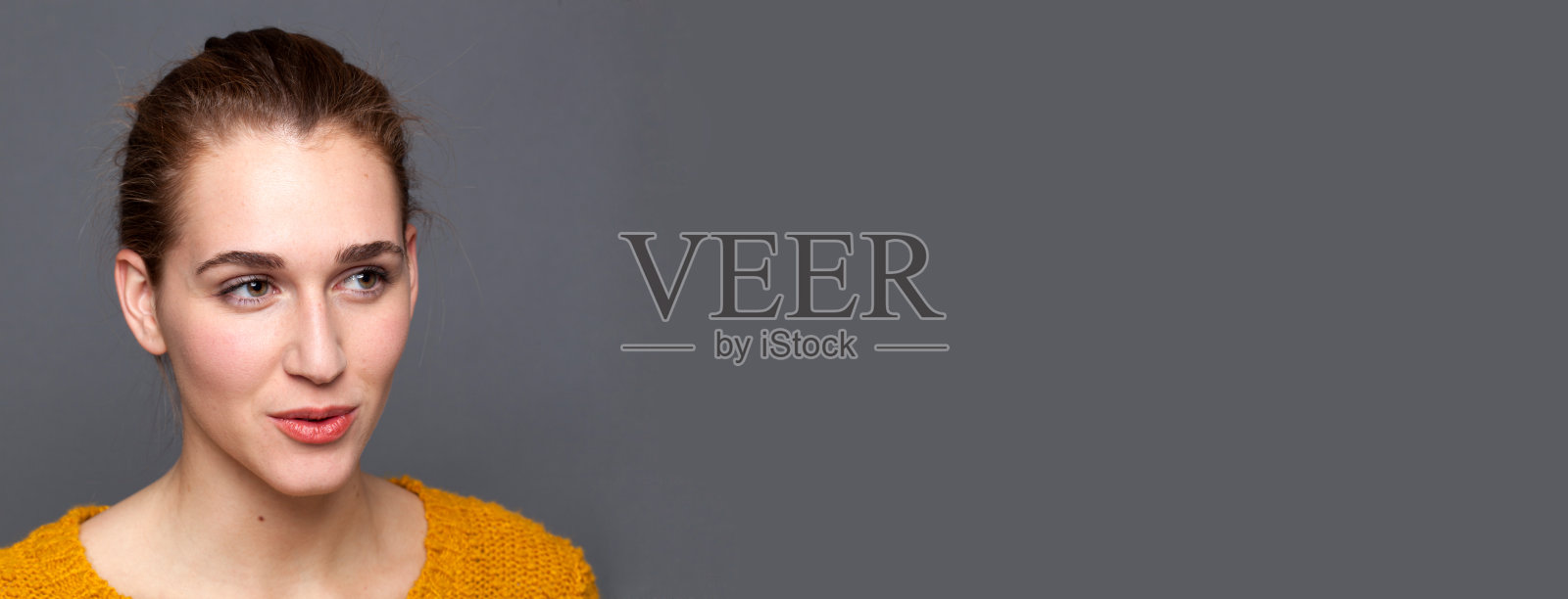 微笑，自然美丽的女孩表达幸福和健康的情绪照片摄影图片