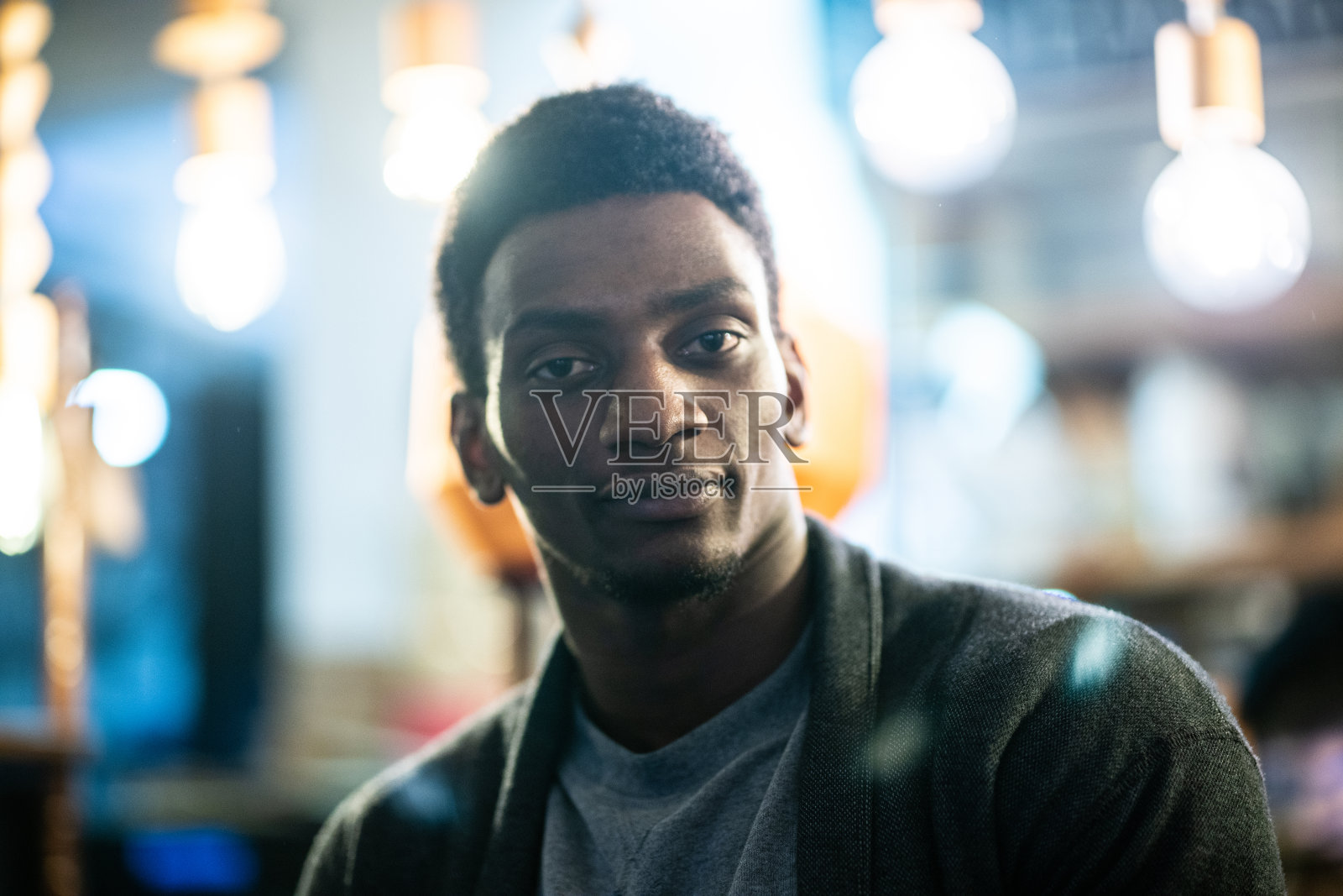 英俊的非洲男子照片摄影图片