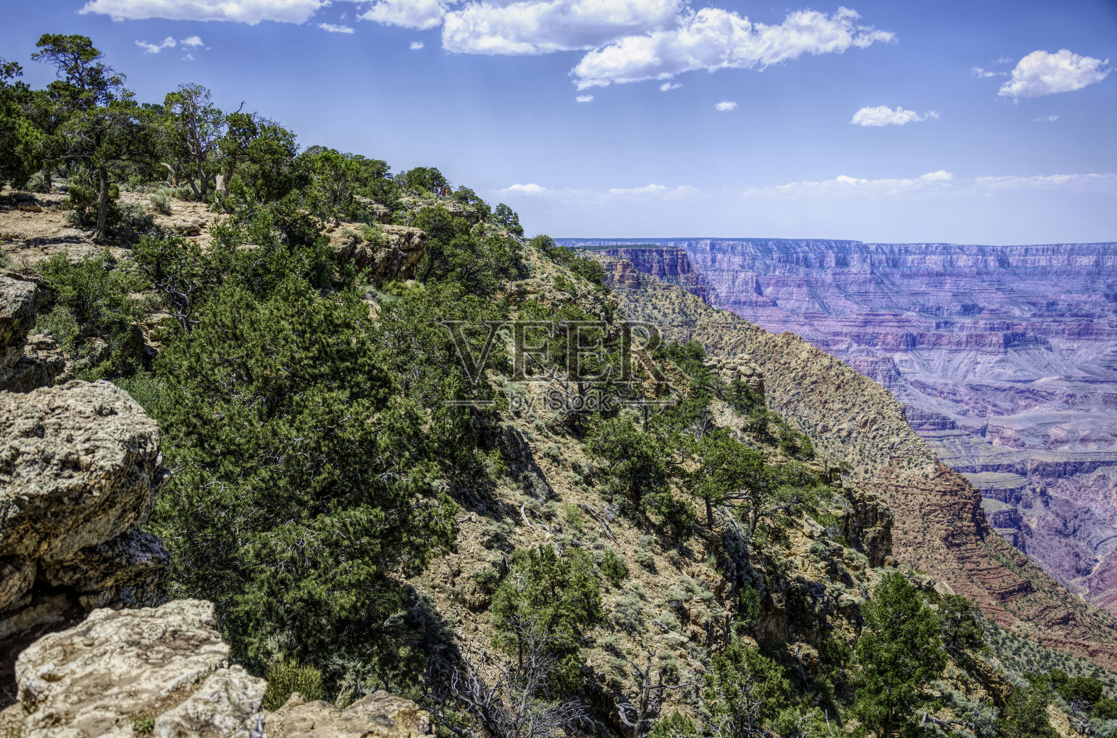 亚利桑那州的干旱景观。大峡谷国家公园的破碎砂岩山照片摄影图片