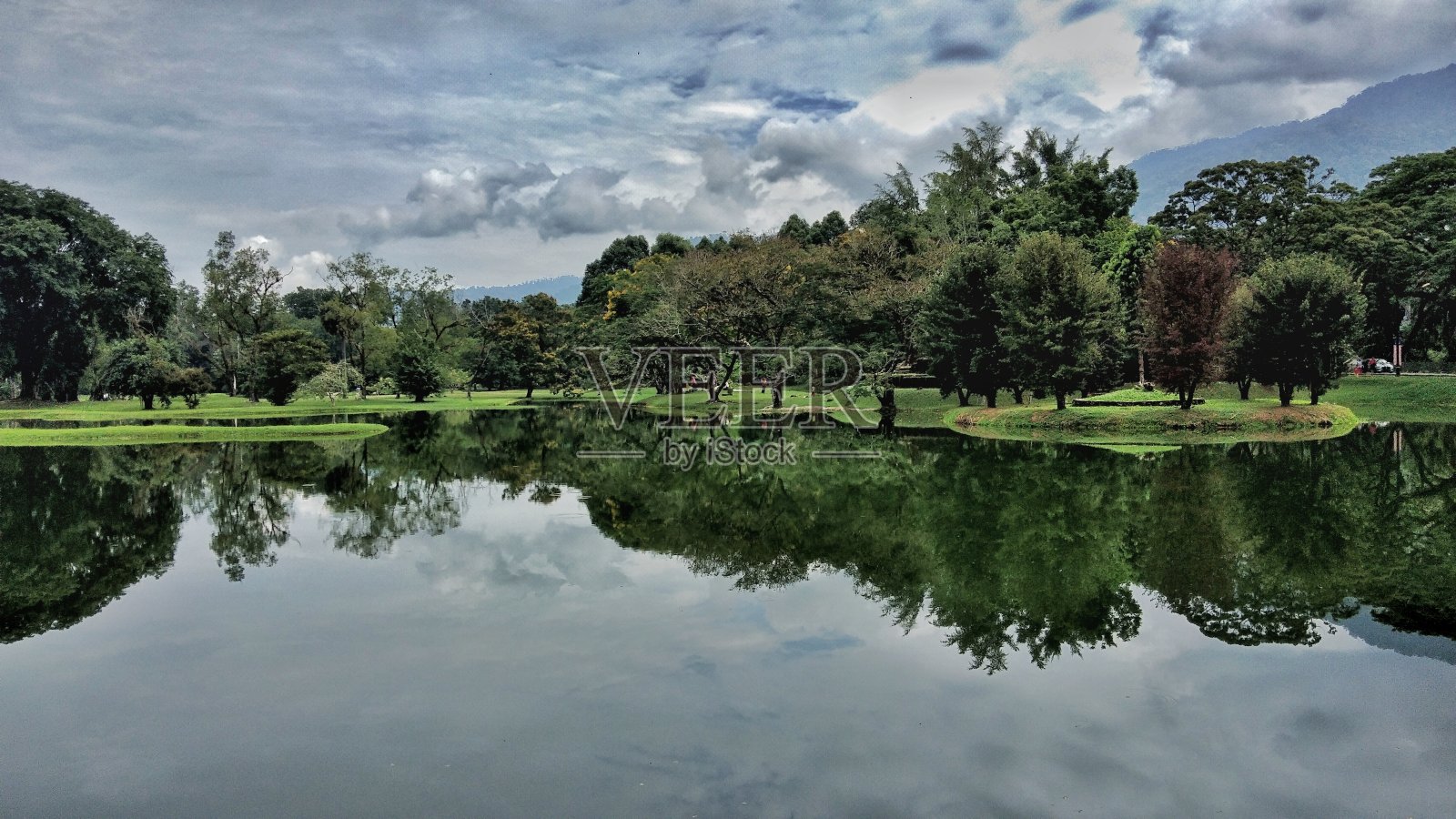 马来西亚，沐浴湖花园照片摄影图片