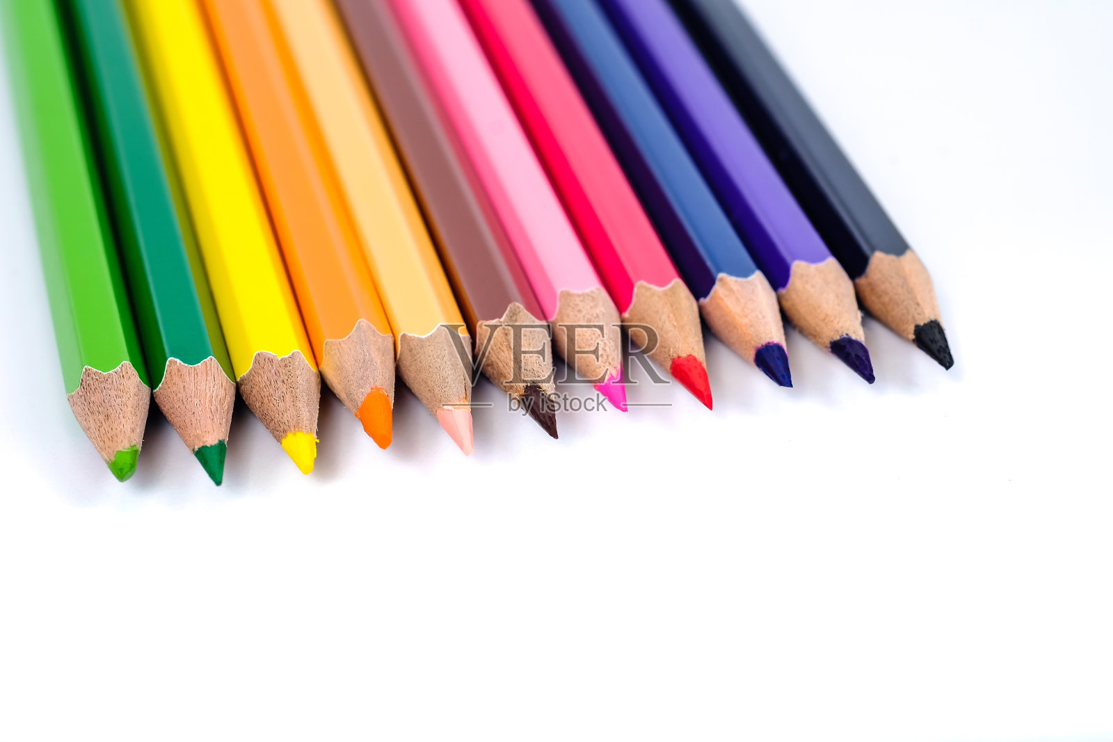 多色铅笔背景，艺术工具概念和复制空间。照片摄影图片