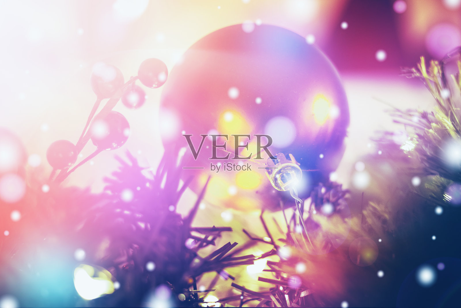 圣诞背景与散景灯;模糊的圣诞背景照片摄影图片