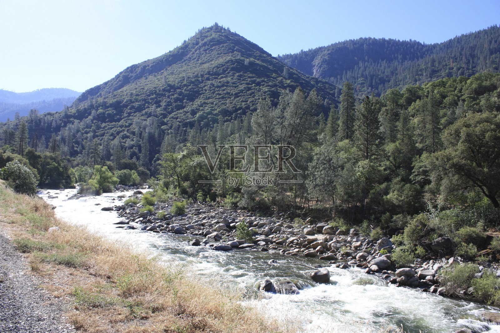 这条河穿过国王峡谷国家公园。美国照片摄影图片