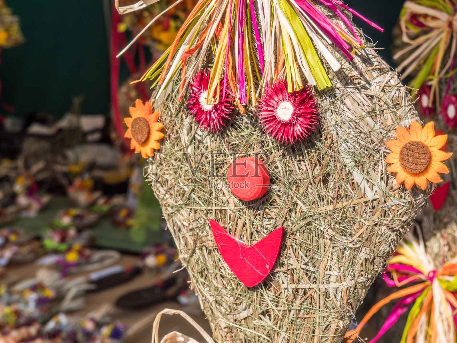 龙装饰在秋天照片摄影图片