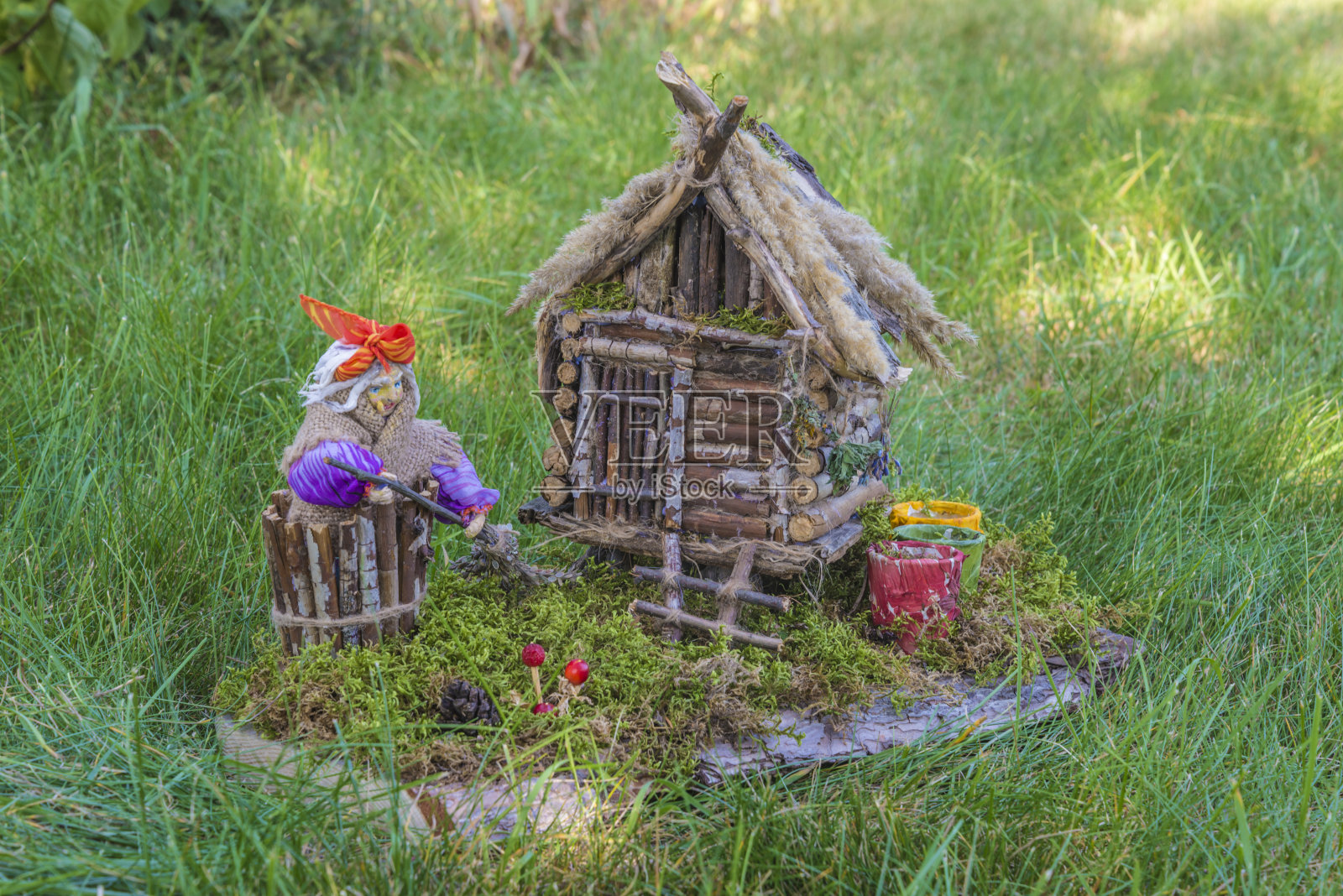 巴巴亚加和她的房子照片摄影图片