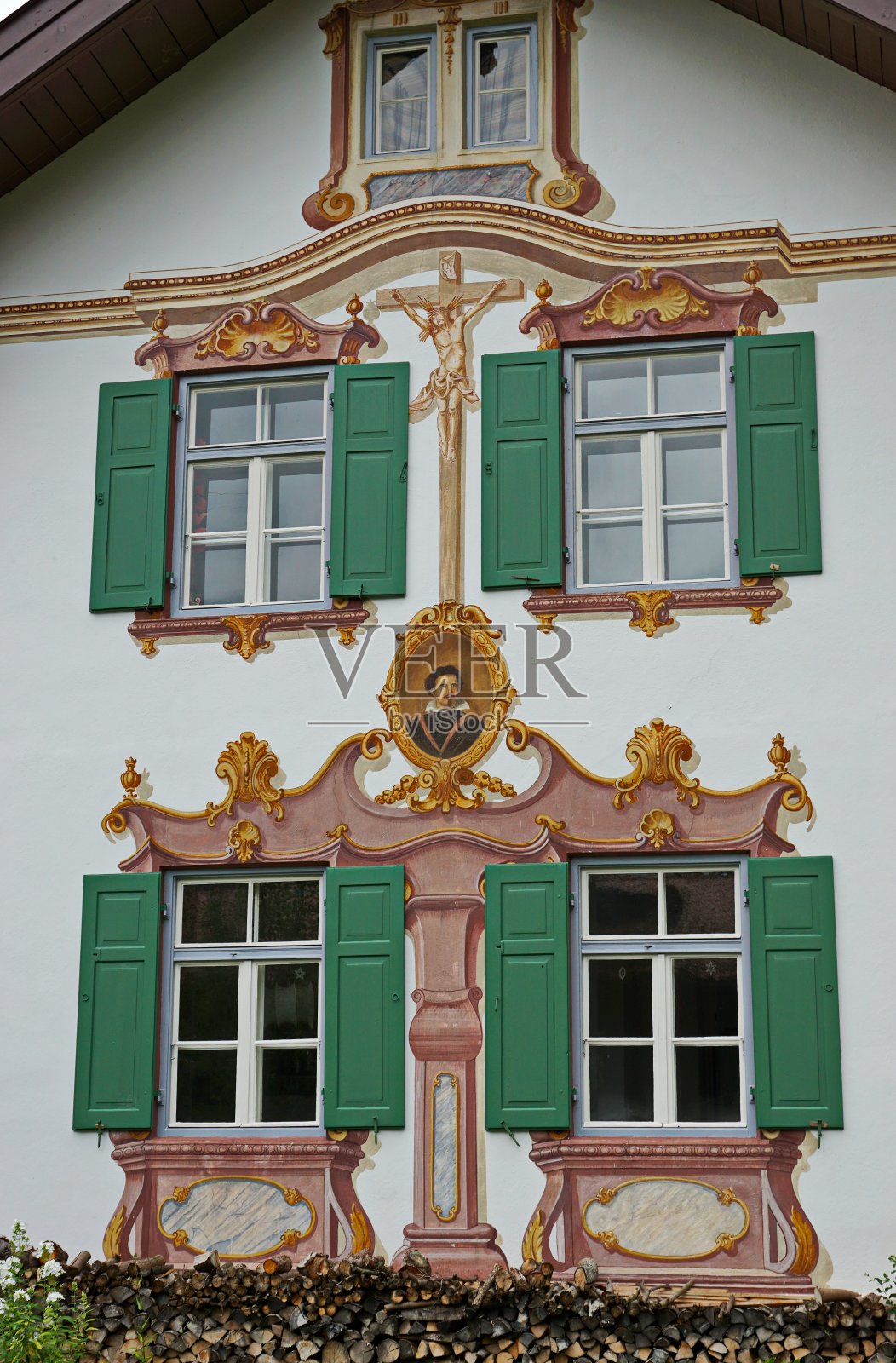 奥伯拉默高步行区的壁画。巴伐利亚,德国。照片摄影图片