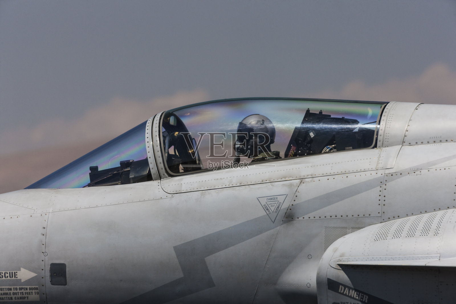 战斗机树冠照片摄影图片