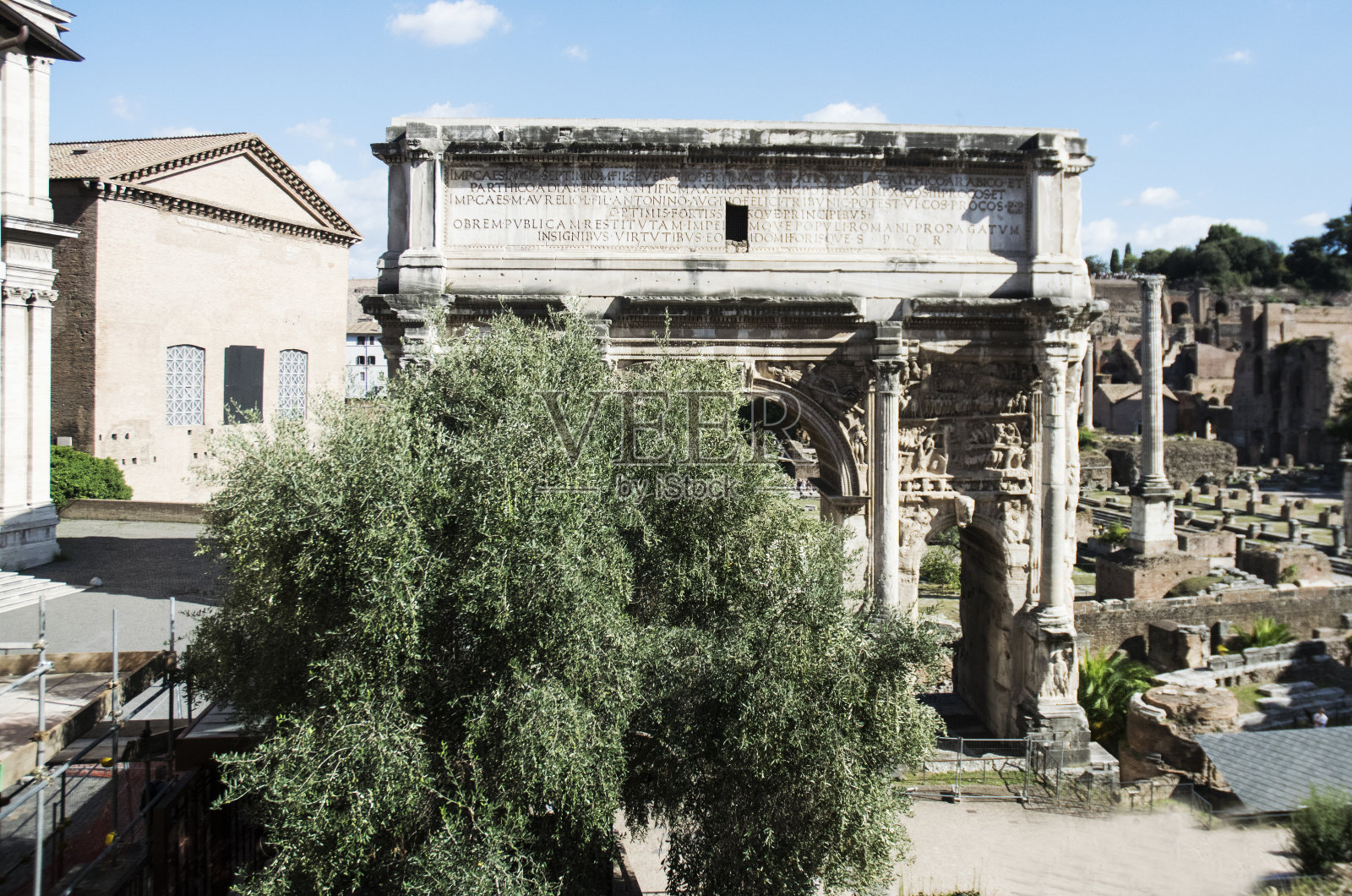 罗马广场的赛普提米乌斯·西弗勒斯拱门照片摄影图片