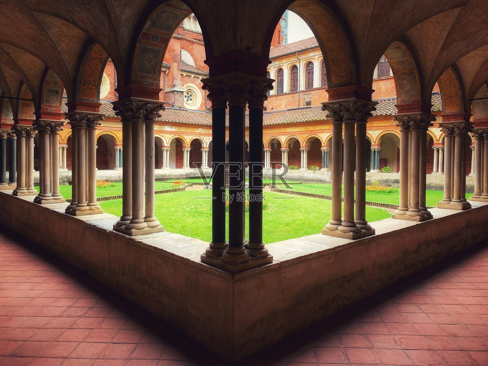 维切利市的教堂照片摄影图片