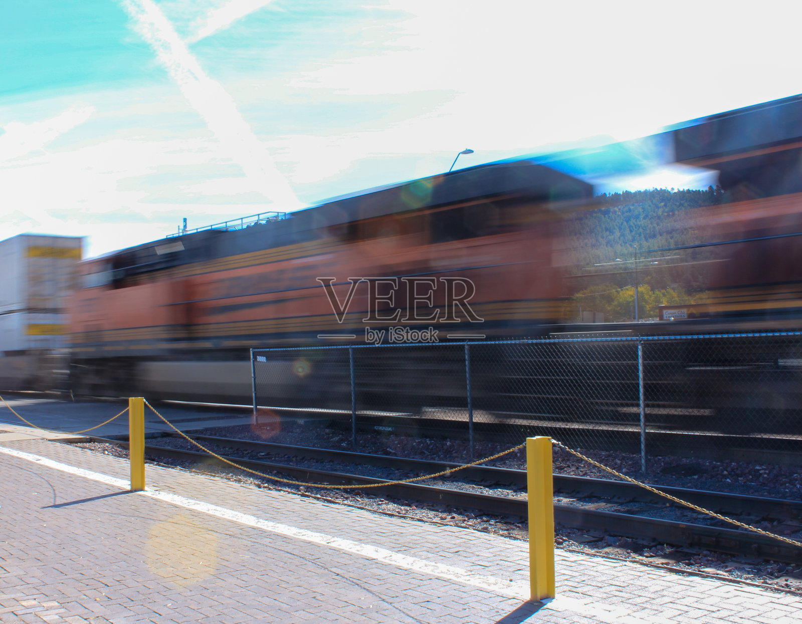 一个好的火车引擎的运动模糊照片摄影图片