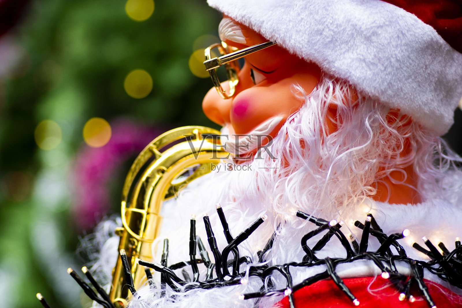 新年和圣诞彩灯。照片摄影图片