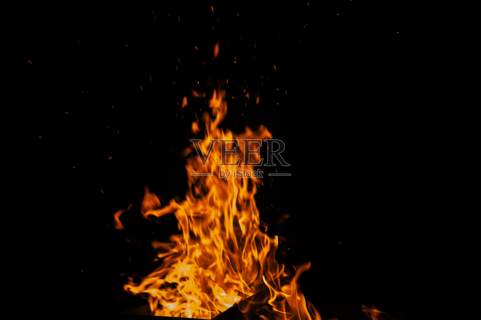 燃烧橙色和红色的火孤立照片摄影图片