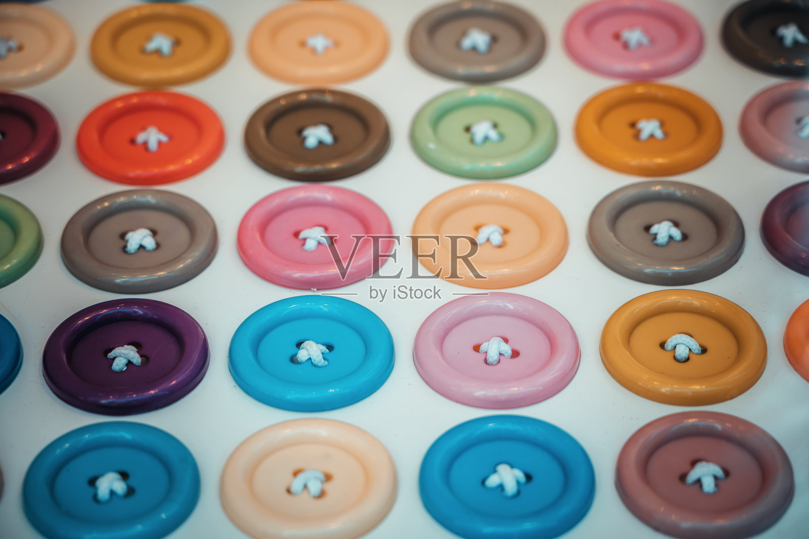 复古风格的彩色纽扣;按钮的背景照片摄影图片