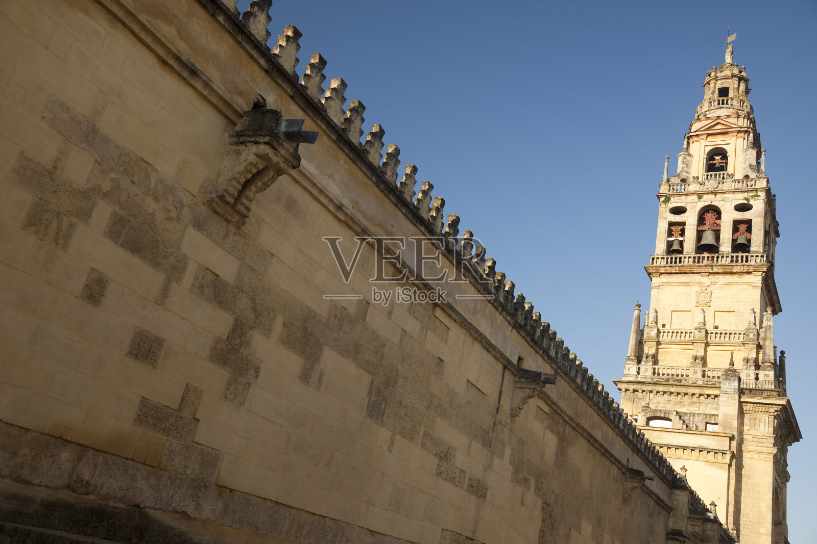塔和墙，科尔多瓦，西班牙照片摄影图片