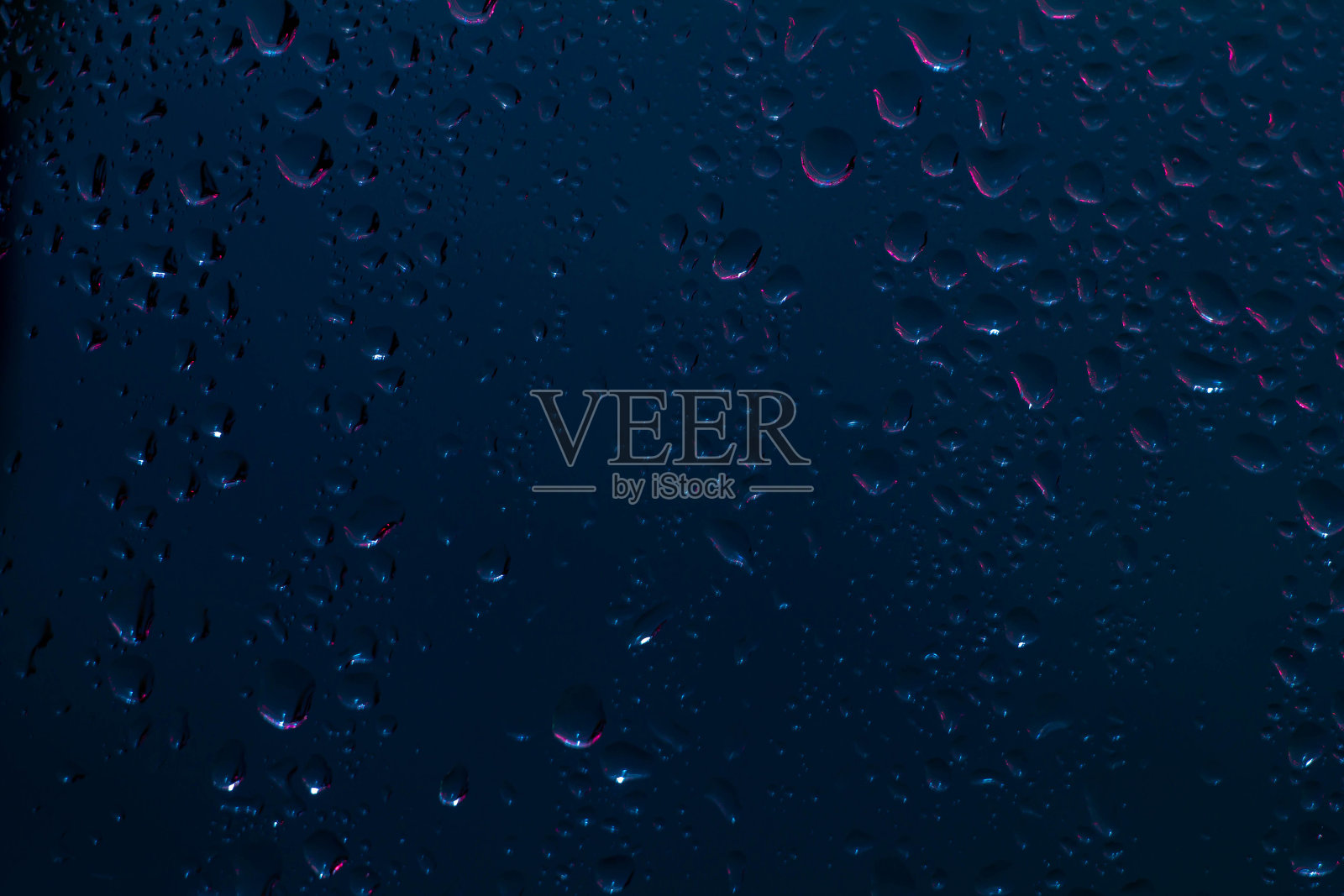 玻璃与汽车玻璃在雨中滴照片摄影图片