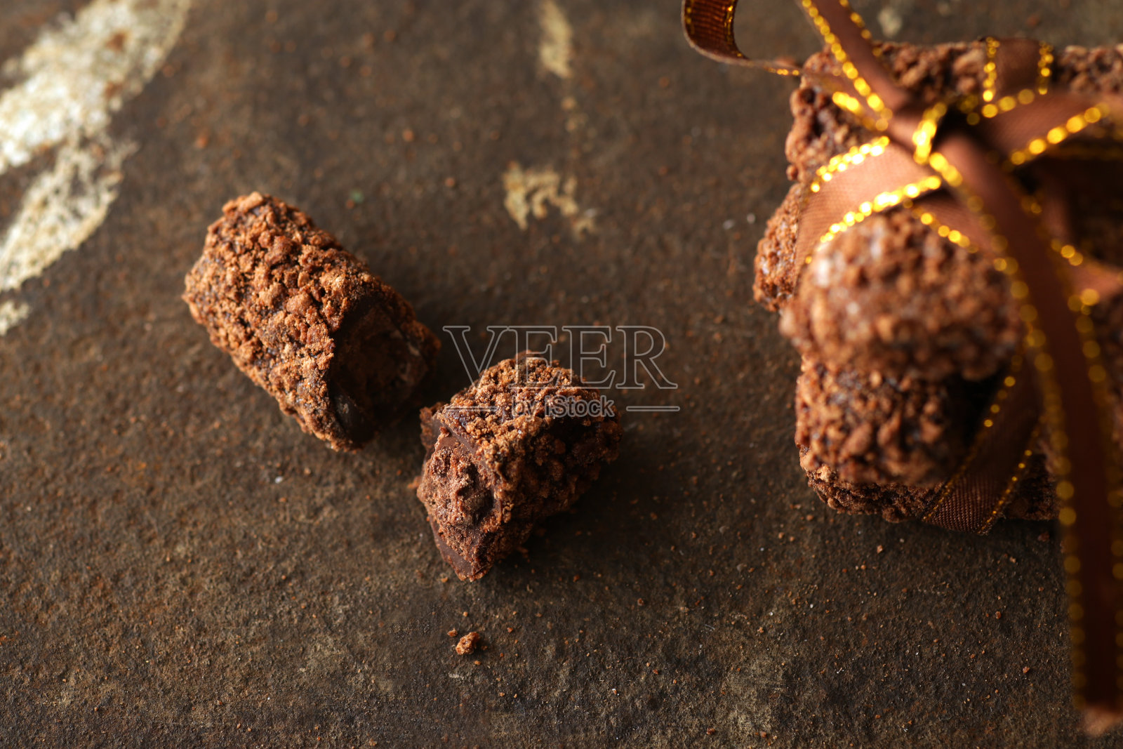 放置在各种背景上的巧克力的图像照片摄影图片