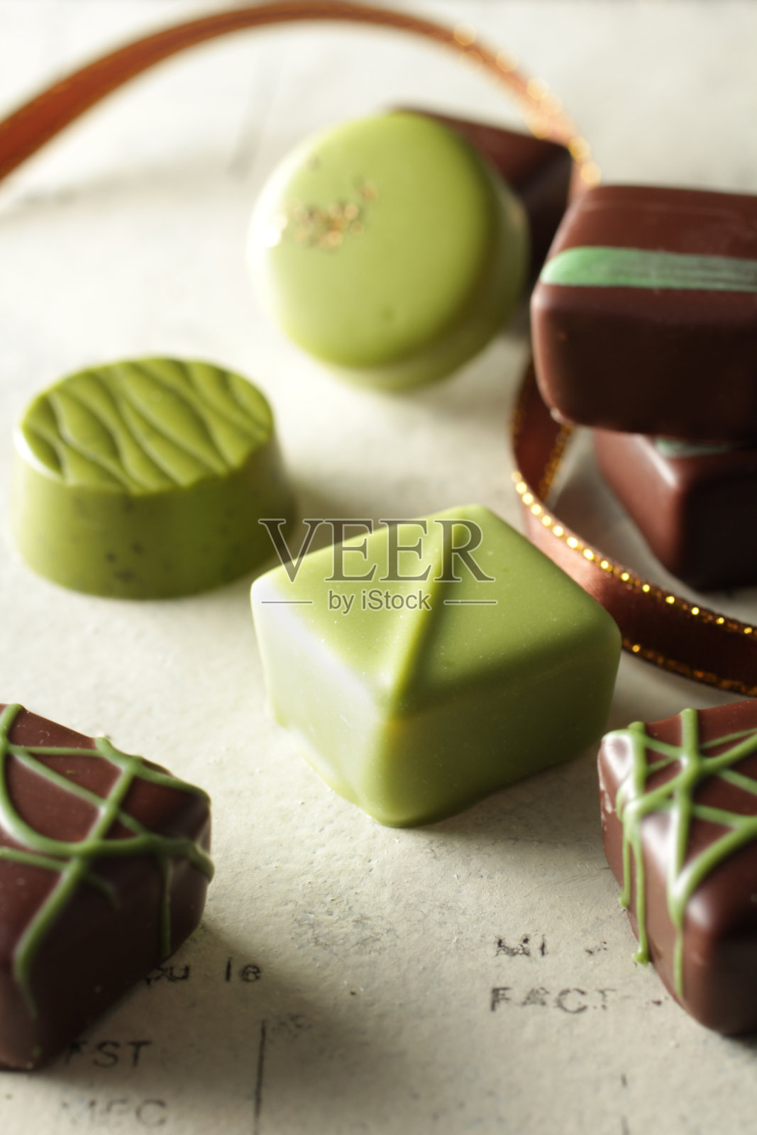 放置在各种背景上的巧克力的图像照片摄影图片