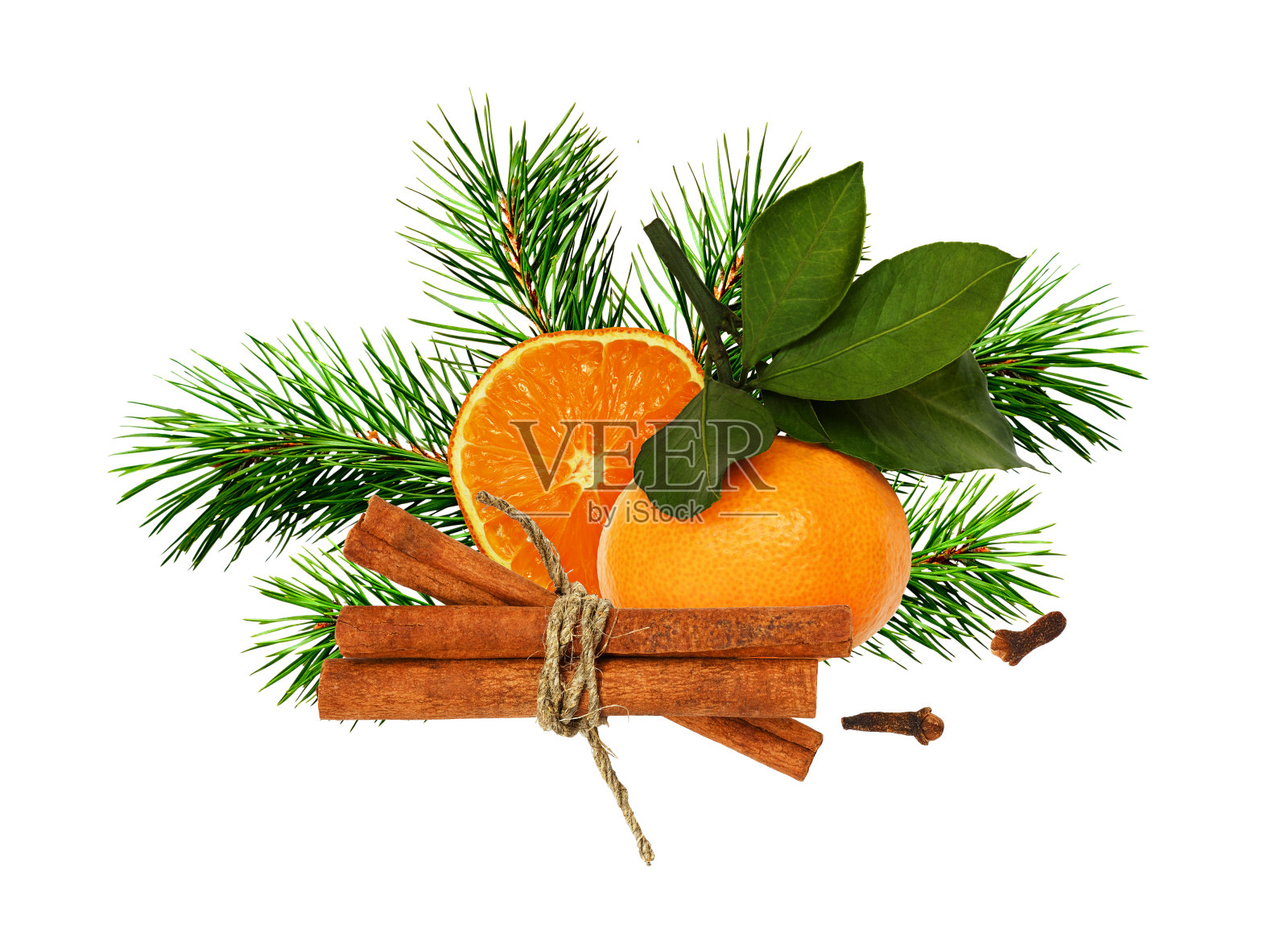 用干橙子、橘子、肉桂、丁香和绿松枝装饰圣诞照片摄影图片