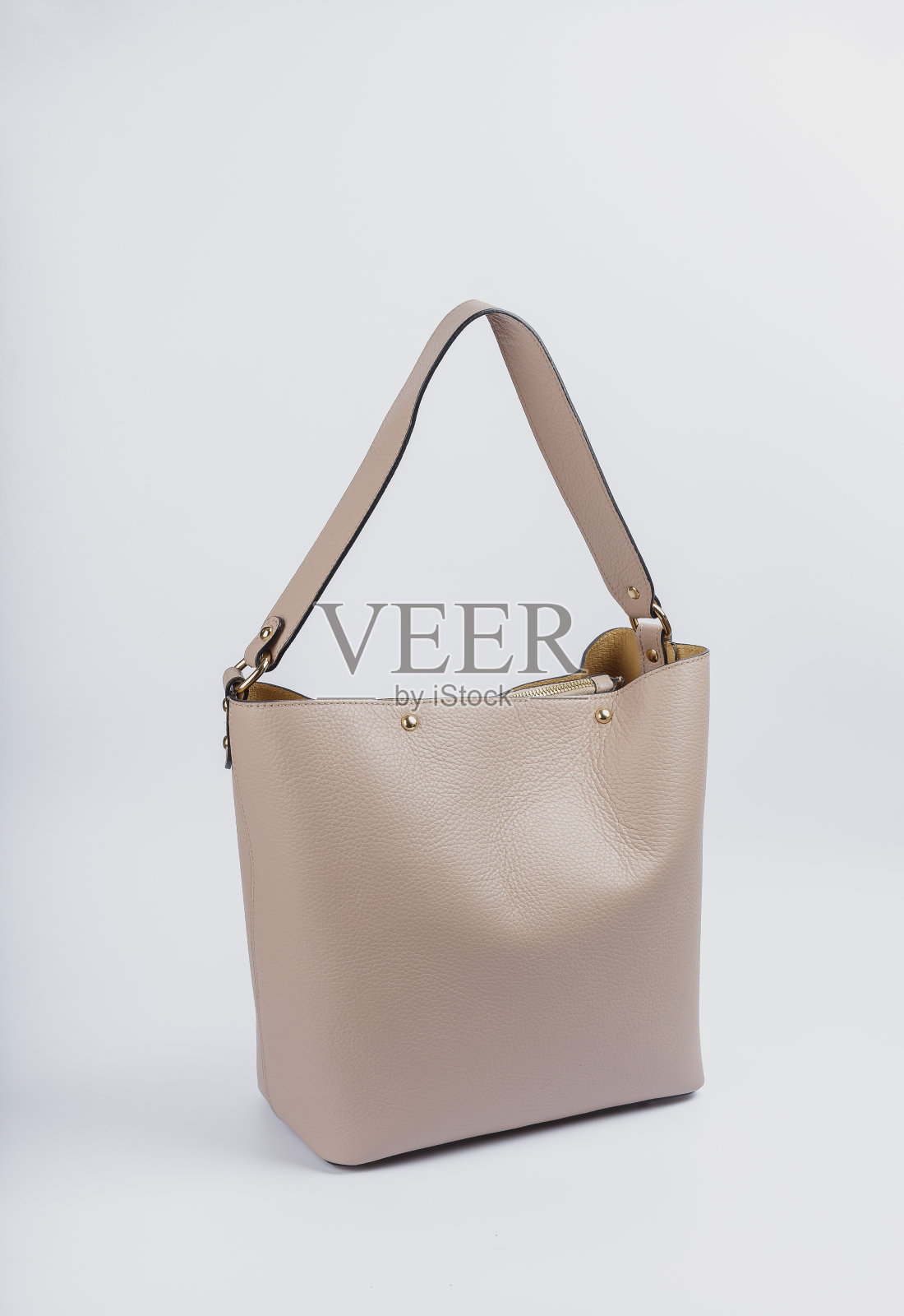 新款女性包在一个白色的背景，新的设计照片摄影图片