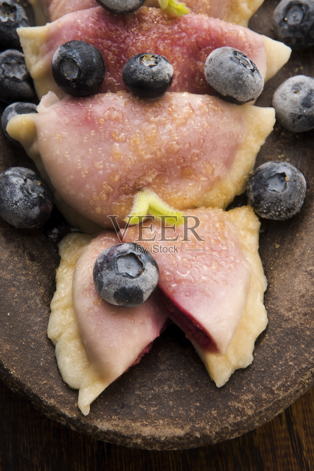 蓝莓饺子,pierogi照片摄影图片