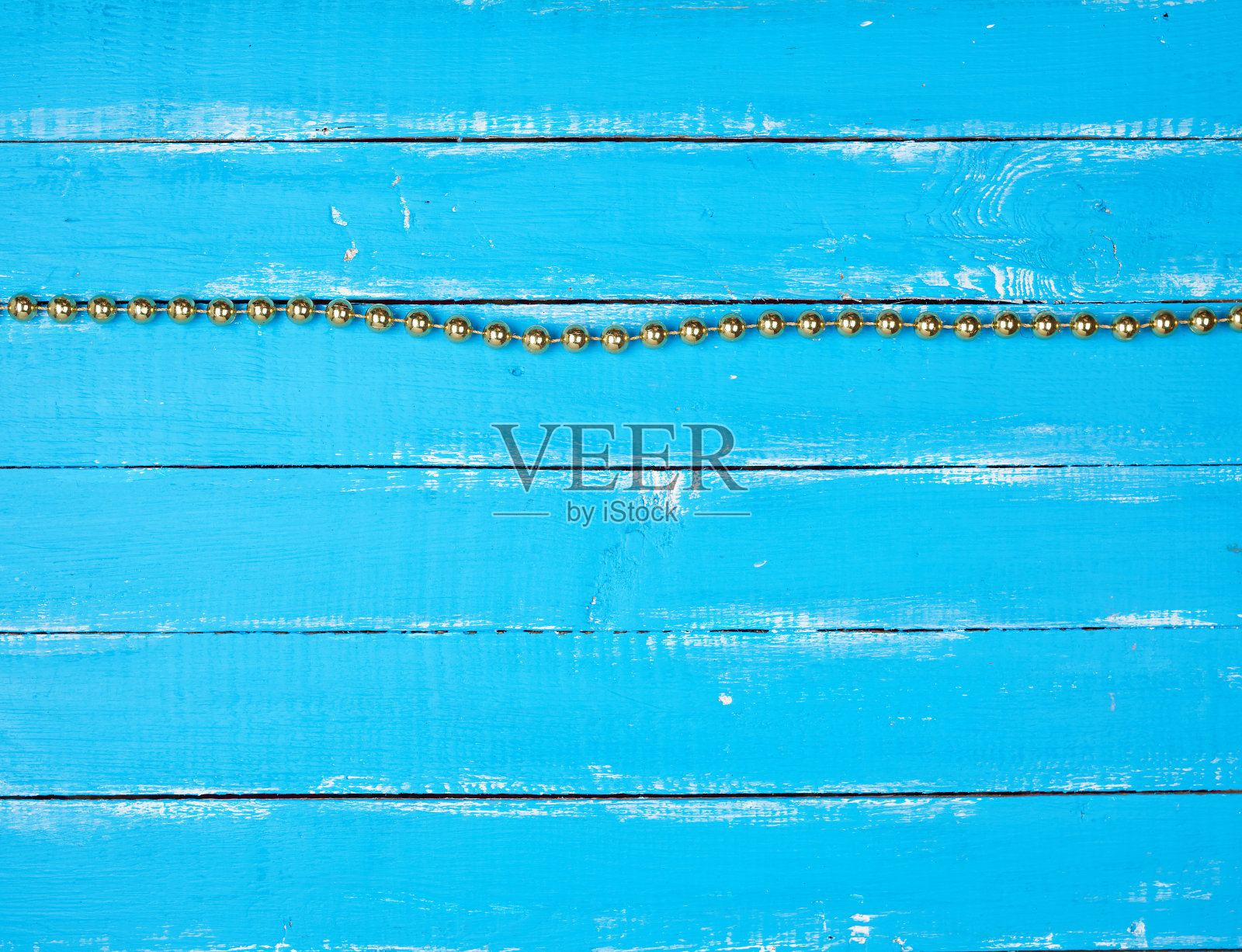 圣诞黄色的圆形玻璃球花环照片摄影图片