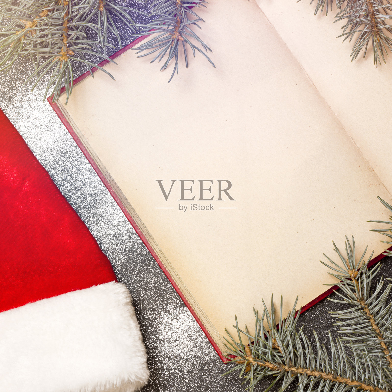 空空的圣诞老人愿望清单。平铺组成与空卡照片摄影图片