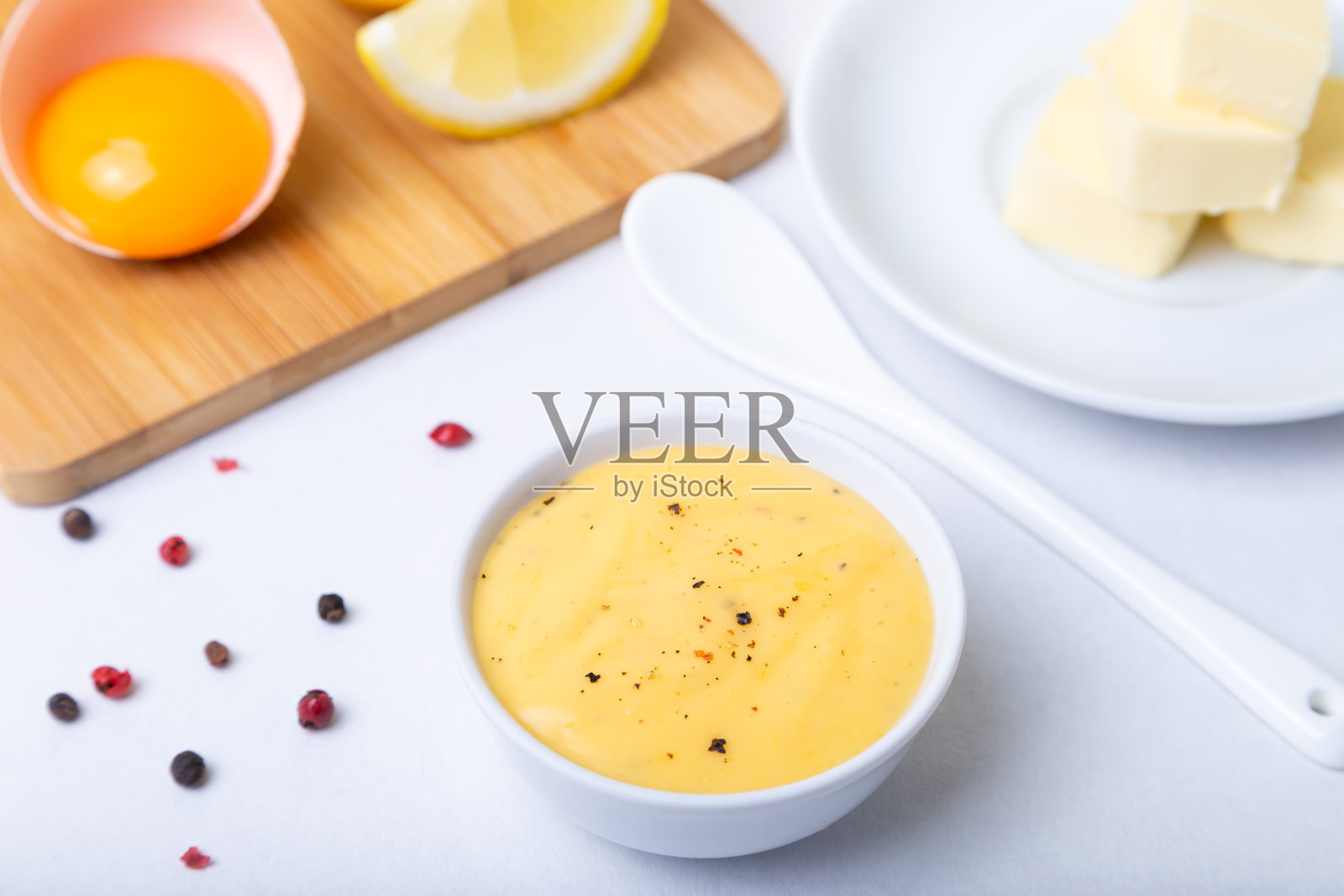 自制的荷兰酱经典的传统鸡蛋酱。照片摄影图片