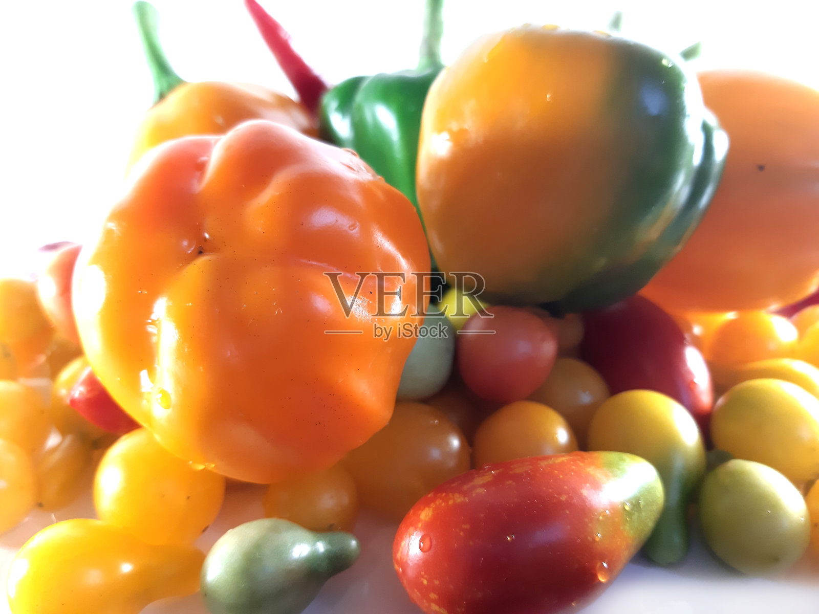 背景小番茄和胡椒。健康有机食品。颜色纹理,照片照片摄影图片