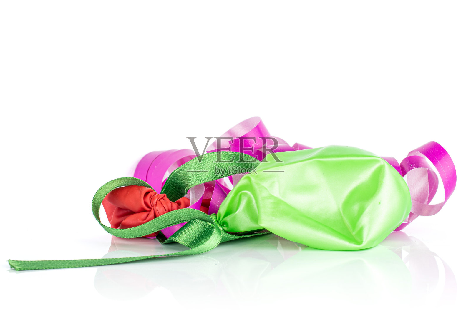 彩色气球孤立在白色上照片摄影图片