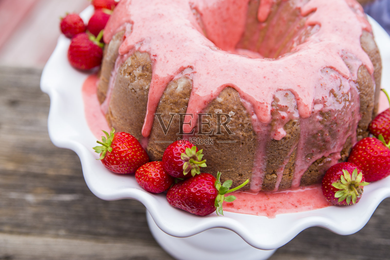 自制的草莓蛋糕照片摄影图片