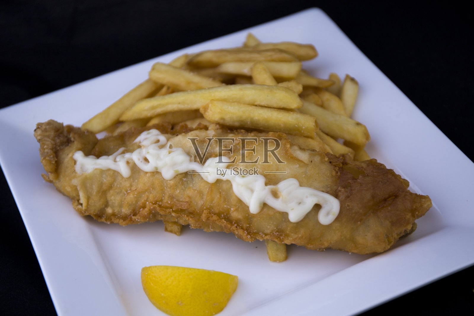 啤酒炸鱼和薯条照片摄影图片